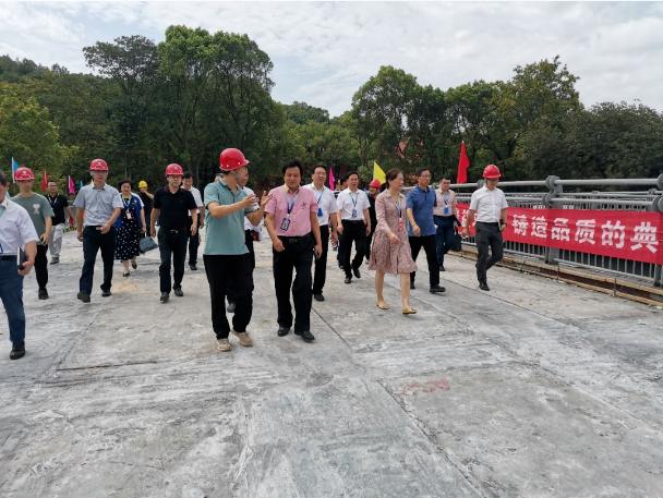 市政要聞 | 湖南工商大學(xué)黨委書記陳曉紅院士、長(zhǎng)沙市公共工程建設(shè)中心總工劉學(xué)武帶隊(duì)赴湖南工商大學(xué)跨桐梓坡路過街天橋項(xiàng)目考察調(diào)研